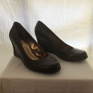 “Did U Tell” Wedge Pump Reaction Kenneth Cole